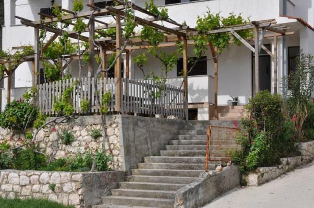 Pljesa Apartments Supetarska Draga Exterior photo