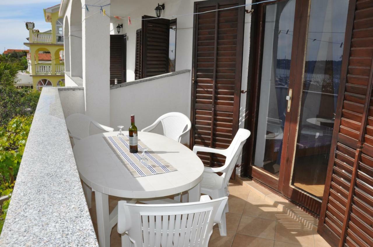 Pljesa Apartments Supetarska Draga Exterior photo